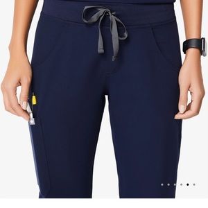FIGS Navy Cargo Scrub Pants in Medium Tall